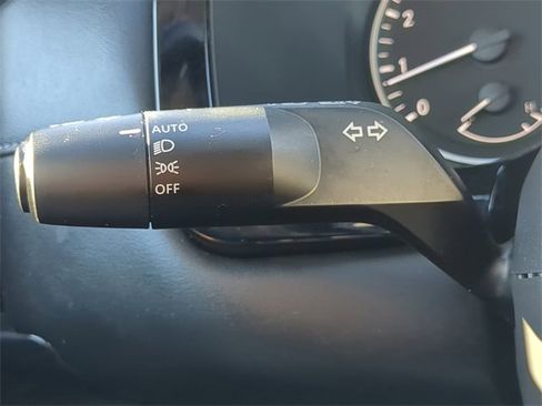 Used 2023 Nissan Pathfinder SV image 29