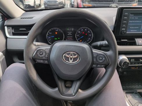 Used 2019 Toyota RAV4 LE w/ Carpet Mat Package AWD/4WD image 30