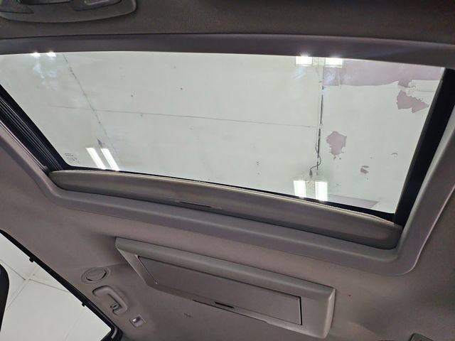 Used 2020 Toyota Sienna SE Premium w/ Nightshade Edition FWD image 23