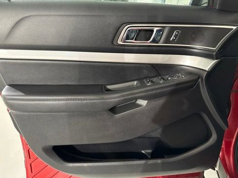 Used 2016 Ford Explorer XLT w/ Equipment Group 202A FWD image 19