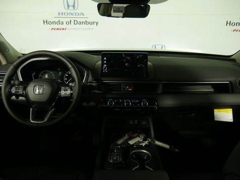 New 2025 Honda Pilot Touring image 11