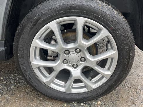 Used 2023 Jeep Compass Latitude image 17