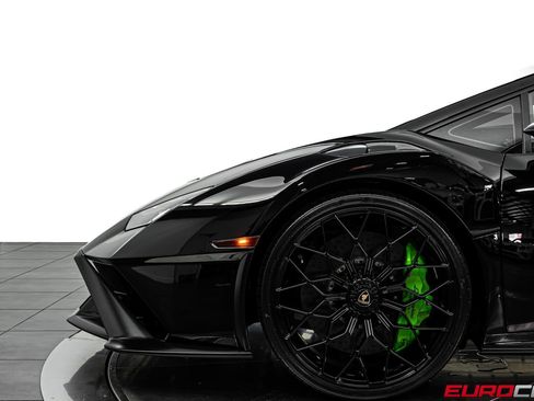 Used 2022 Lamborghini Huracan STO RWD image 14