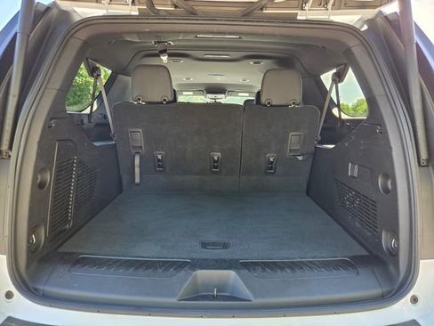 Used 2025 Chevrolet Suburban LT RWD image 14