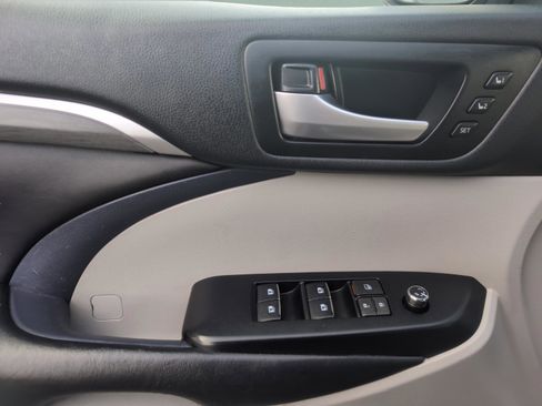 Used 2018 Toyota Highlander Limited Platinum image 10