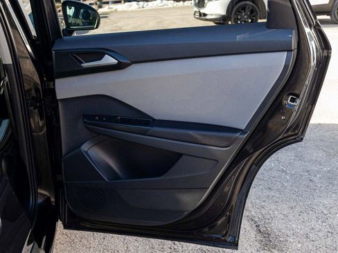 Used 2023 Volkswagen Taos SEL image 15