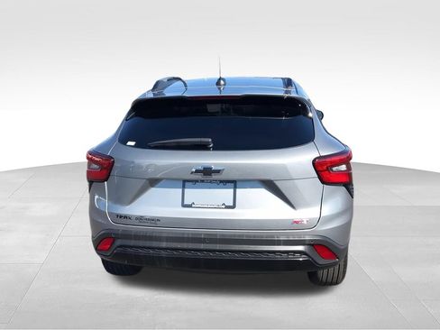 Used 2025 Chevrolet Trax RS w/ Sunroof Package FWD image 7