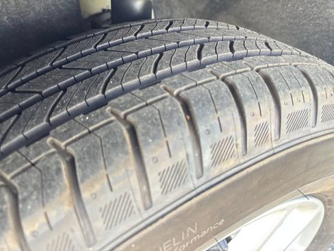 Used 2020 Chrysler Pacifica Touring-L FWD image 26