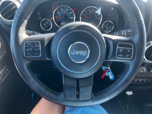 Used 2018 Jeep Wrangler Rubicon w/ Power Convenience Group image 12