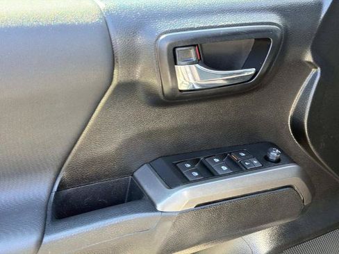 Used 2022 Toyota Tacoma TRD Off-Road w/ Technology Package RWD image 23