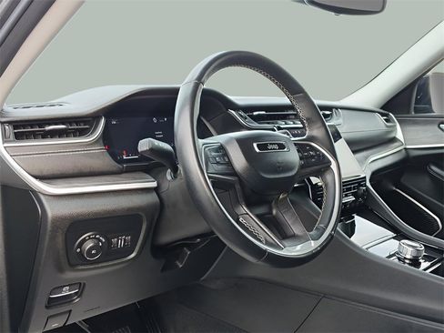 Used 2022 Jeep Grand Cherokee L Limited image 12