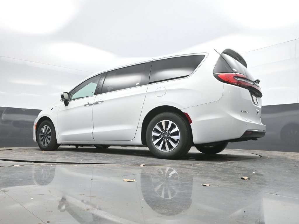 Used 2023 Chrysler Pacifica Touring-L FWD image 35