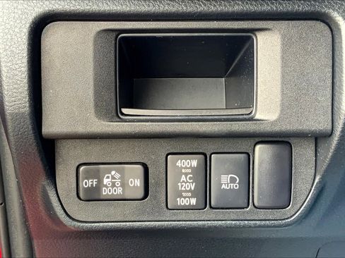 Used 2018 Toyota Tacoma TRD Sport w/ Technology Package RWD image 33