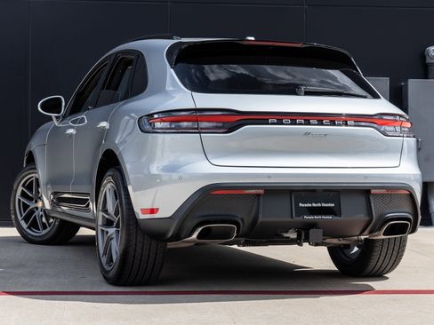 Certified 2025 Porsche Macan image 3
