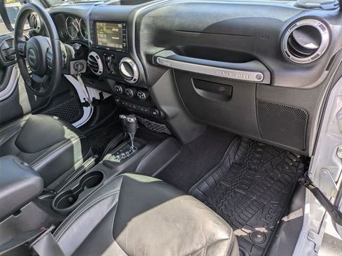 Used 2015 Jeep Wrangler Unlimited Sahara w/ Max Tow Package AWD/4WD image 27