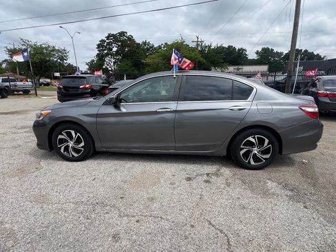 Used 2017 Honda Accord LX image 7