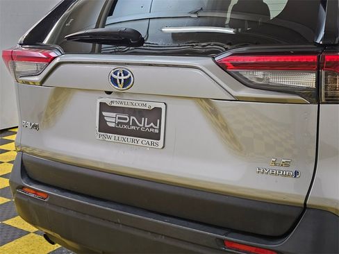 Used 2022 Toyota RAV4 LE image 13