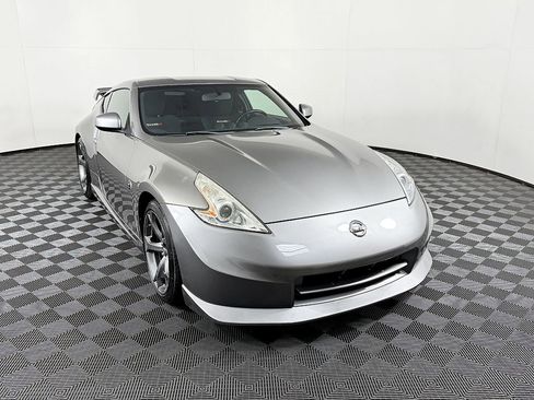 Used 2009 Nissan 370Z NISMO image 4