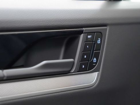 Certified 2026 Porsche Cayenne AWD/4WD image 22