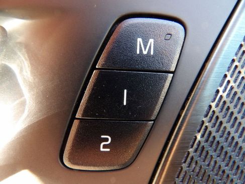 Certified 2023 Volvo XC60 B5 Ultimate w/ Climate Package image 13