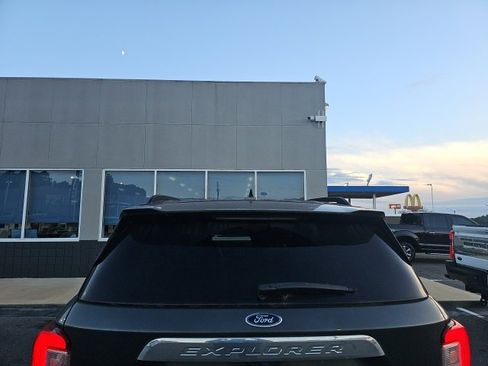 Certified 2020 Ford Explorer XLT w/ Equipment Group 202A image 5
