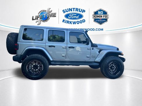 Used 2020 Jeep Wrangler Unlimited Sahara w/ LED Lighting Group AWD/4WD image 8