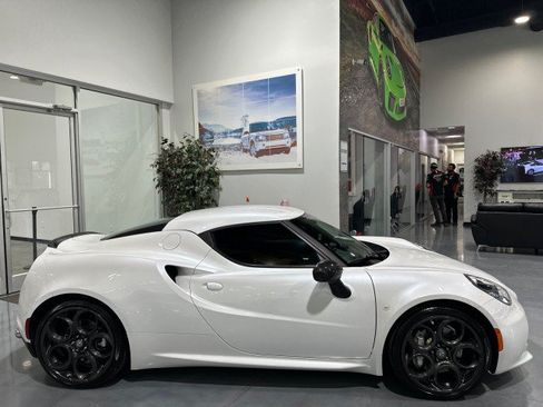 Used 2017 Alfa Romeo 4C Coupe w/ Coupe Track Package 1 RWD image 27