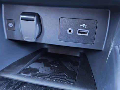 New 2025 Nissan Versa SV w/ Trunk Package image 15