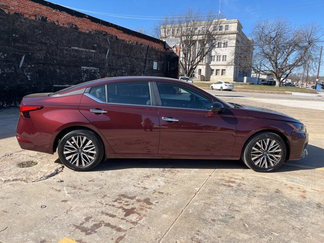 Used 2025 Nissan Altima 2.5 SV FWD image 7