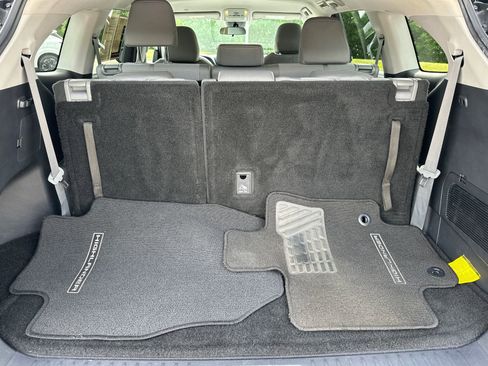 Used 2021 Toyota Highlander L FWD image 16