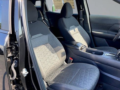 Certified 2025 Nissan Kicks SV FWD image 8