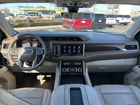 Used 2021 GMC Yukon XL Denali w/ Denali Ultimate Package image 9