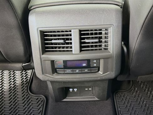 Used 2022 Volkswagen Atlas SE image 27