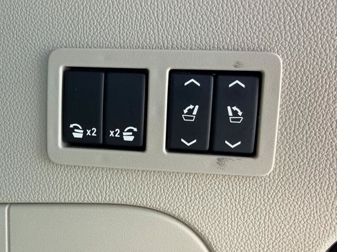 Used 2019 Cadillac Escalade Luxury AWD/4WD image 29