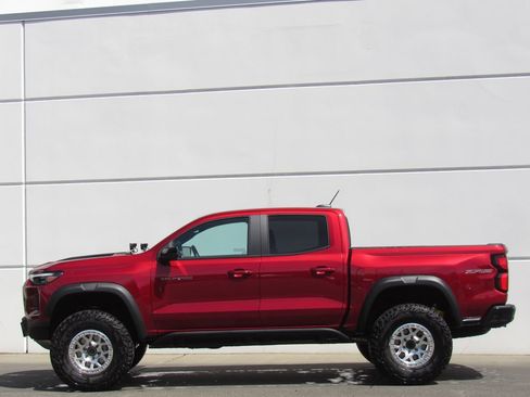 Used 2024 Chevrolet Colorado ZR2 w/ ZR2 Convenience Package III AWD/4WD image 4