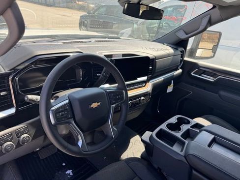 Used 2025 Chevrolet Silverado 3500 LT w/ Convenience Package image 4