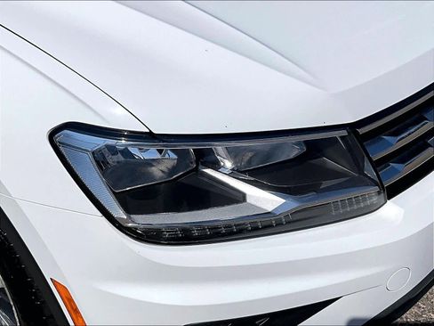 Used 2020 Volkswagen Tiguan SE image 32