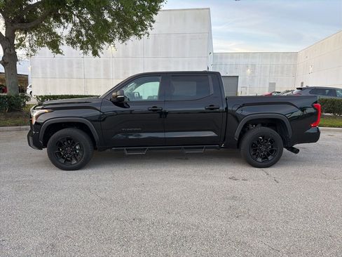 Used 2022 Toyota Tundra SR5 w/ SR5 Convenience Package image 2