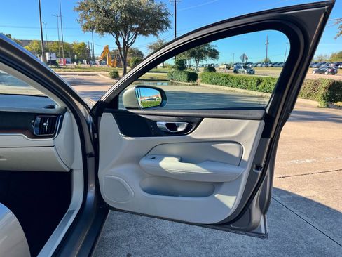 Used 2020 Volvo S60 T5 Momentum w/ Protection Package image 17