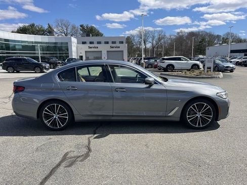 Used 2023 BMW 530e xDrive w/ Premium Package AWD/4WD image 3