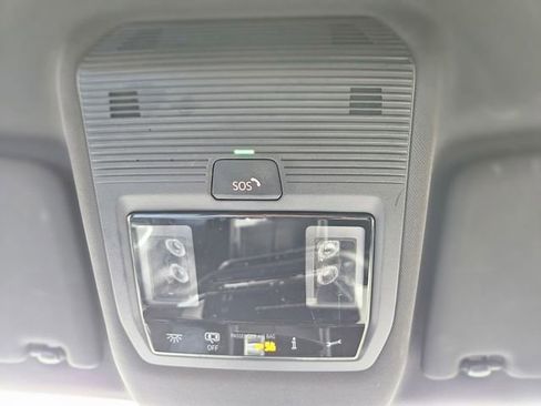 Used 2024 Volkswagen Atlas Cross Sport SE image 26