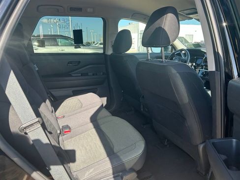 Used 2025 Nissan Pathfinder SV FWD image 4