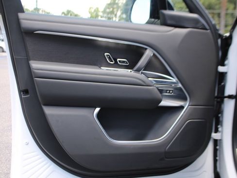 Used 2024 Land Rover Range Rover SE image 8