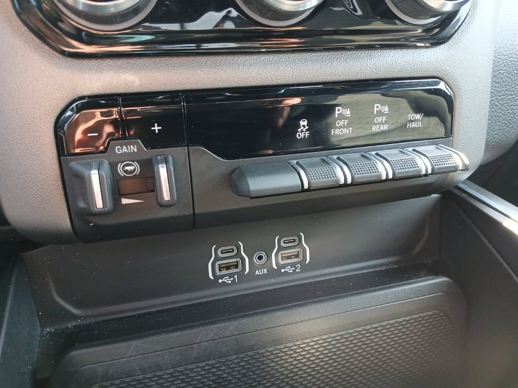 Used 2025 RAM 1500 Big Horn AWD/4WD image 21