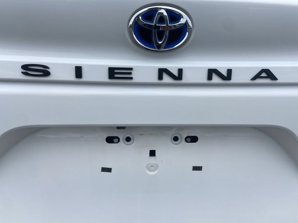 Used 2021 Toyota Sienna LE FWD image 31