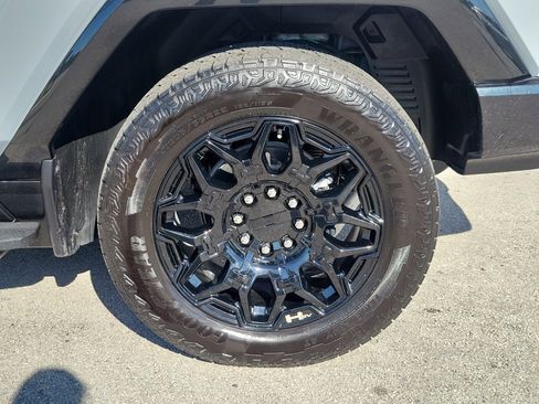 Used 2025 GMC Hummer EV 2X image 26