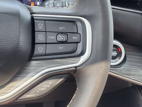 Used 2024 Jeep Wagoneer L Series III w/ Premium Group I AWD/4WD image 16
