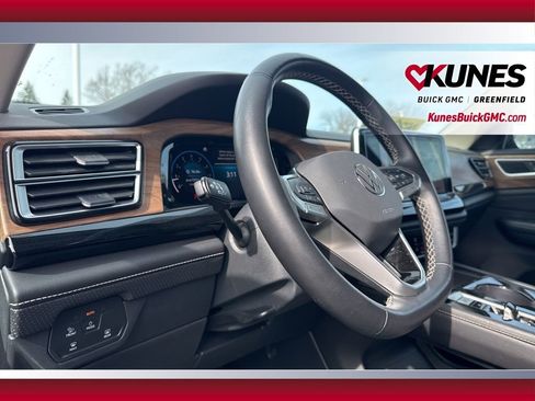 Used 2025 Volkswagen Atlas SE image 14