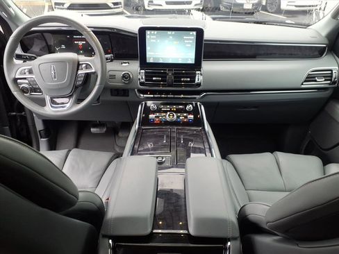 Used 2019 Lincoln Navigator Reserve image 22