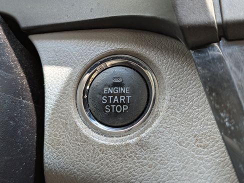 Used 2017 Toyota Sienna XLE FWD image 36